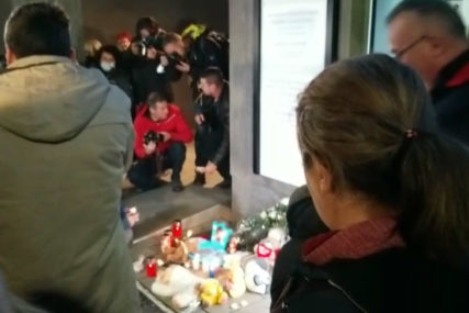 "Sutra to može biti moje dijete" Protest građana ispred ordinacije u Sarajevu zbog smrti djevojčice Džene (VIDEO)