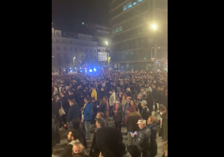 "I policija se tokom protesta u Šapcu ponašala neprimjereno" Novi skup u Beogradu, traži se hapšenje bageriste i nasilnika (VIDEO)