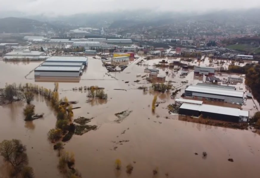 UŽASNI SNIMCI IZ VAZDUHA Dramatične razmjere poplava na području Sarajeva (VIDEO)