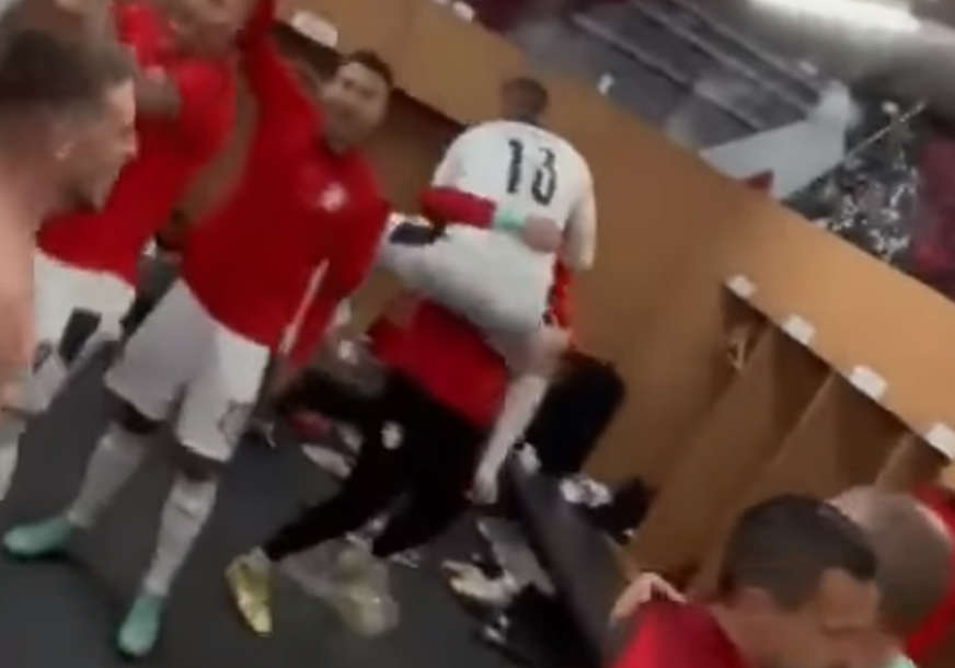 BURNO SLAVLJE Fudbaleri luduju u svlačionici i čekaju sada žrijeb (VIDEO)