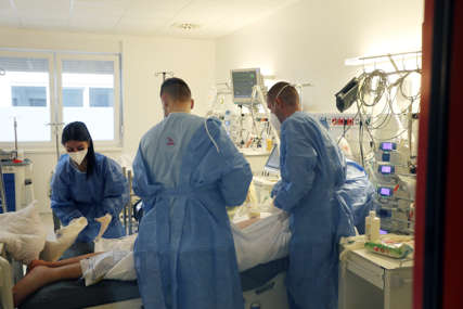 VAKCINACIJA TAPKA U MJESTU U bolnicama 748 kovid pacijenata, svaki drugi na nekom vidu respiratorne podrške
