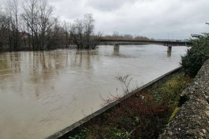 Posljedice padavina u Kozarskoj Dubici i Gradiški: Nagli porast Une i Save  (FOTO)