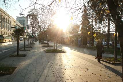 Sunce se konačno ukazalo u Banjaluci: Zlatni zraci izmamili ljude na ulice i osmijeh na lice (FOTO)