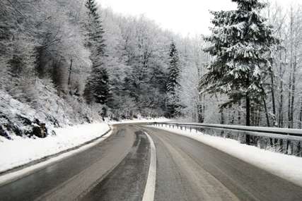 VOZAČI, OPREZ! Snijeg otežava saobraćaj u istočnim krajevima BiH