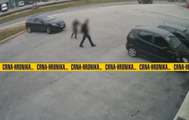 Šokantan snimak se dijeli društvenim mrežama: Žena KAO POMAHNITALA na parkingu udarala i vukla muškarca (VIDEO)