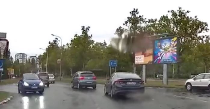 Vozio u suprotnom smjeru: Ušao u kružni tok, pa napravio haos (VIDEO)