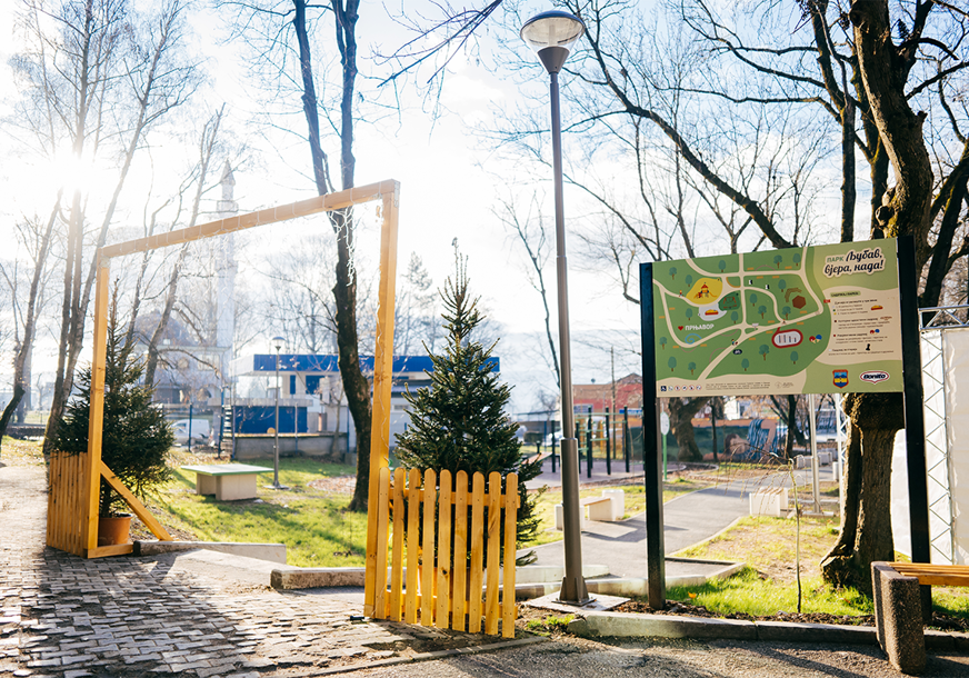 „Ljubav, vjera, nada!“ Rekonstruisan centralni park u Prnjavoru uz pomoć kompanije „Mladegs Pak“ kroz donaciju opreme od 150.000 KM