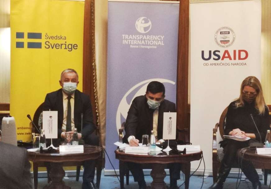 “Vladajući ne žele da riješe taj problem” Borenović na panel diskusiji povodom Međunarodnog dana borbe protiv korupcije