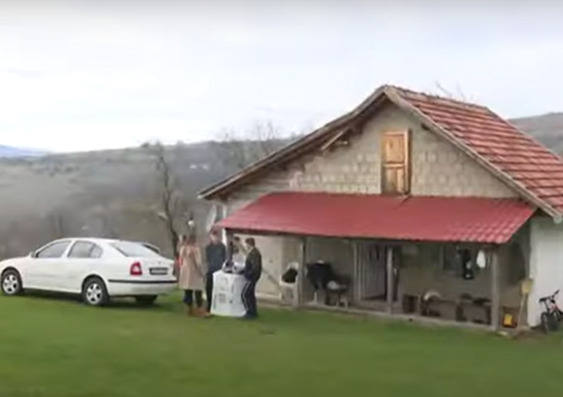 "BORIMO SE!" Samohranom ocu iz Mrkonjić Grada potrebna pomoć za siguran krov nad glavom (VIDEO)