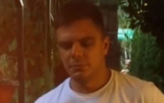 Sve snima i objavljuje na Tik Toku: Evo ko je jutjuber koji prijeti skokom sa terase (VIDEO)
