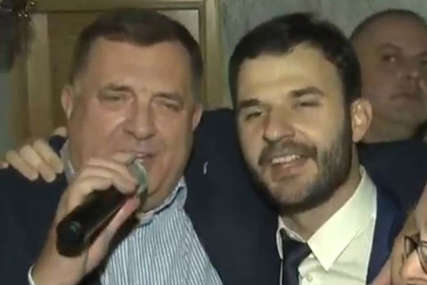 "Ne može nam niko ništa" Ori se pjesma u izbornom štabu SNSD u Prijedoru, Dodik i Javor zagrljeni (VIDEO)