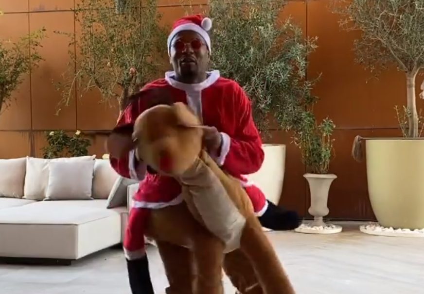 "PREVIŠE SE ZABAVLJAM" Evra šaljivo odglumio Djeda Mraza na Instagramu (VIDEO)