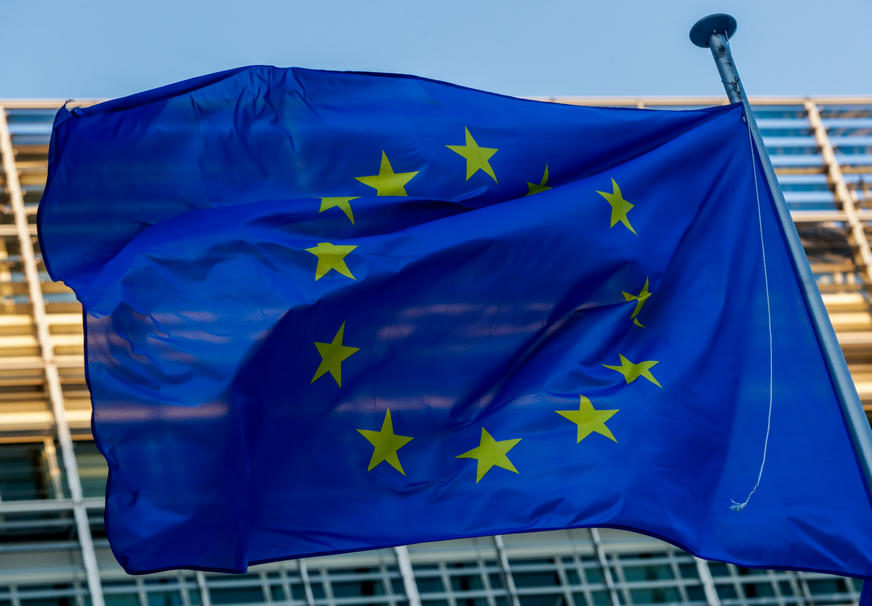 "Divna, patriotska pobjeda" Uklonjena zastava Evropske Unije sa Trijumfalne kapije