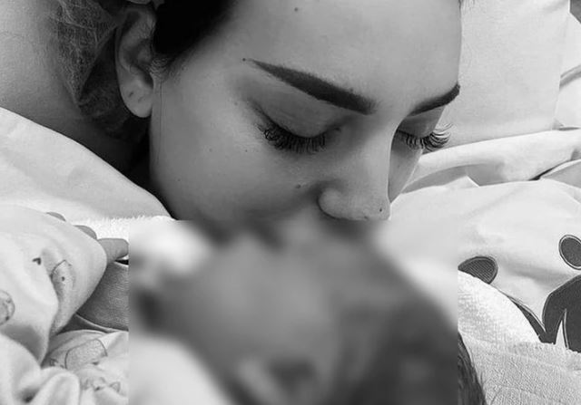 Emotivan prizor iz porodilišta: Prva fotka Kaće Grujić sa kćerkom