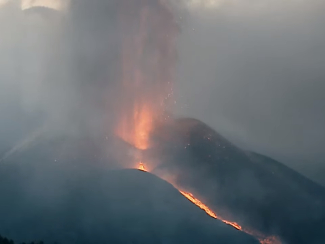VULKAN BJESNI Lava uništava kuće na La Palmi (VIDEO)