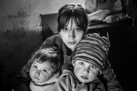 "Učim ispod jorgana” Marta živi u kući od blata sa bratom, sestrom i bolesnim roditeljima (FOTO)