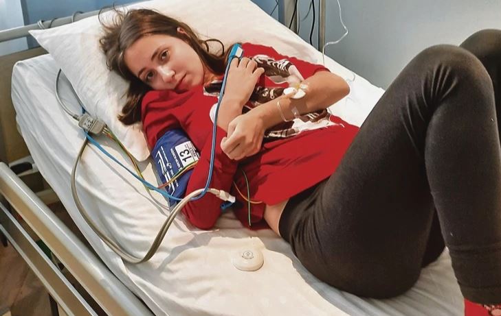 "Bilo je bolno, ali suzu nije pustila" Tinejdžerka poslije PET KLINIČKIH SMRTI dobila i cističnu fibrozu, ali se ne predaje (FOTO)