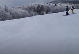 NA SLJEMENU PADA SNIJEG Tokom dana snježne padavine i u nižim krajevima