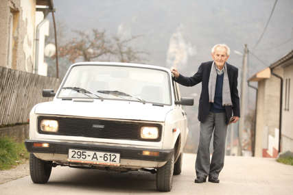 Ima 94 godine, a vozi auto, čita bez naočara i ide u lov: Savo iz Rudog ima čudesnu biografiju (FOTO)