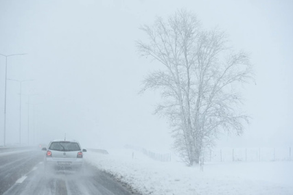 Snijeg na području srebreničke opštine izazvao haos: Više sela bez struje, neprohodna većina lokalnih puteva