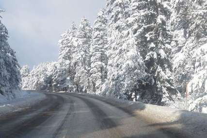 Vozači, oprez! Zbog snijega obustavljen saobraćaj preko Morina