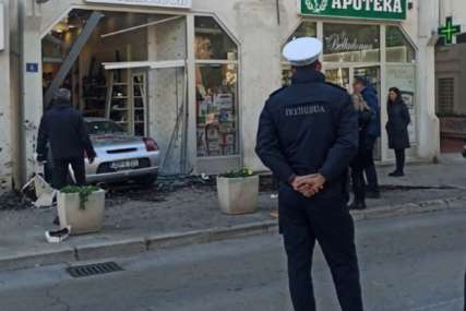 Nesvakidašnja scena u Trebinju: Automobilom uletio u butik (FOTO)