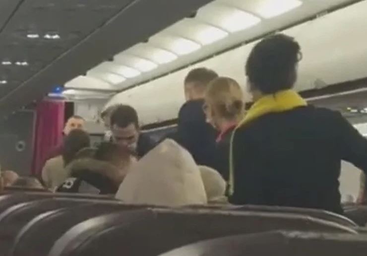 PUTNICI PREŽIVJELI PRAVU DRAMU Ovako je Sulejman Imamović izveden iz aviona nakon što je prijetio da će ga srušiti (VIDEO)