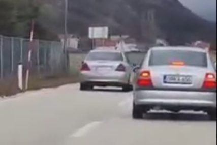 "Vožnja koju obavezno treba pogledati" Pijan "šverao" BiH putem, policajac trčao za njim i uhvatio ga (VIDEO)
