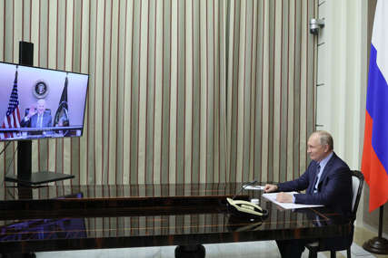Razgovor Putina i Bajdena završen: Razmijenili pozdrave pred novinarima, a u nastavku video linkom razgovarali o napetosti oko Ukrajine