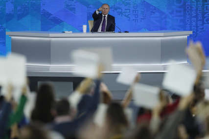 Godišnja konferencija završena nakon gotovo četiri časa: Putin odgovorio na pitanja 44 novinara od pristutnih 507 (FOTO)