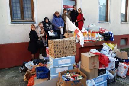 NEDJELJA SOLIDARNOSTI Aktiv žena SNSD u Gradiški donirao vrijednu donaciju za socijalno ugrožene porodice