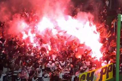 IRONIČNA PROSLAVA Navijači bakljadom slavili penal protiv svog tima (FOTO)