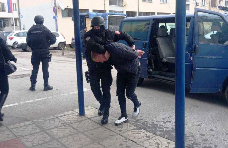 PUNE RUKE POSLA Banjalučka policija uhapsila tri osobe po potjernici