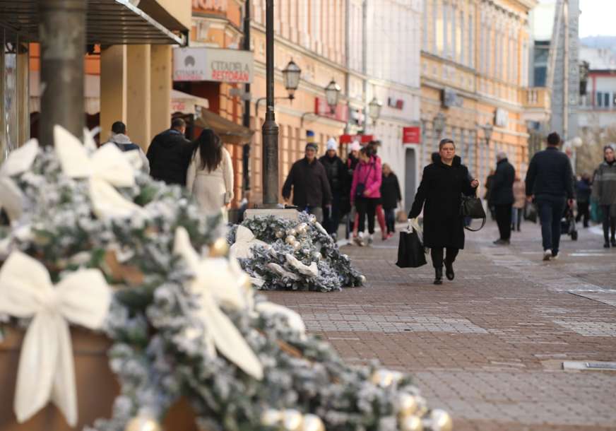 Gospodska ulica poprima novogodišnje ruho, za nakit nije izdvojen dodatni novac