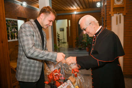 Gradonačelnik Draško Stanivuković čestitao katolički Božić: Planovi za buduću saradnju Biskupije i Grada