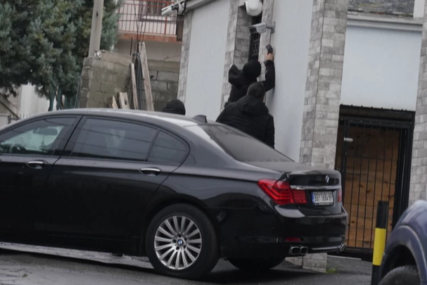 Veljina i Markova žena UHAPŠENE U KUĆAMA: U dvorištu Miljkovićeve vile pronađen i zaplijenjen blindirani automobil (FOTO)