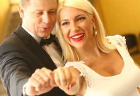 (FOTO) "DRŽI ME U MALOM PRSTU" Jovana Jeremić ostavila Dragana, pa javnost iznenadila o bivšem mužu