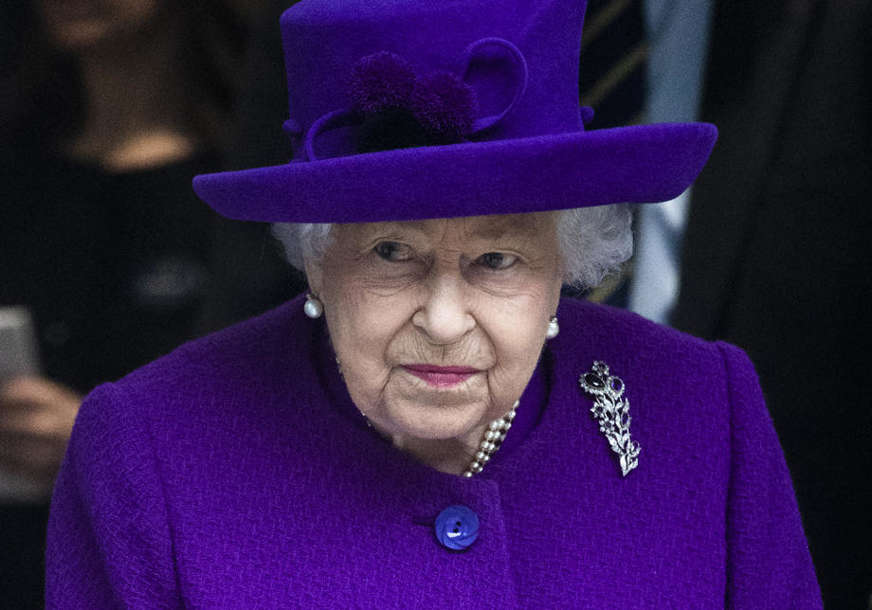 PRAZNIČNA TRADICIJA Kraljica Elizabeta detaljem u svom božićnom govoru odala počast preminulom suprugu