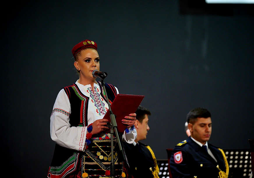 LIČKA KAPA Simbol srpskog naroda koji je prisutan od Kosovskog boja