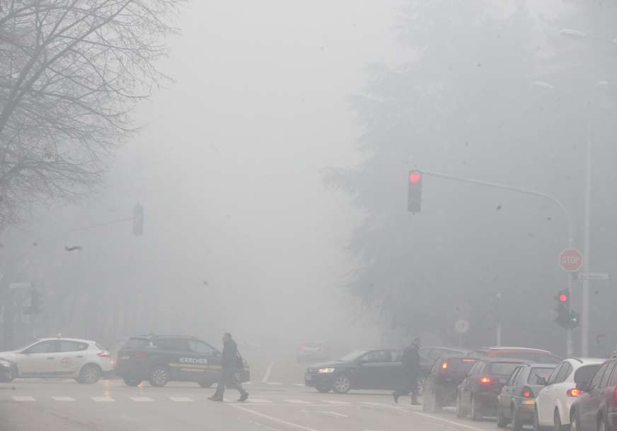 Vozači, oprezno vozite: Magla je veoma gusta, VIDLJIVOST DO 30 METARA