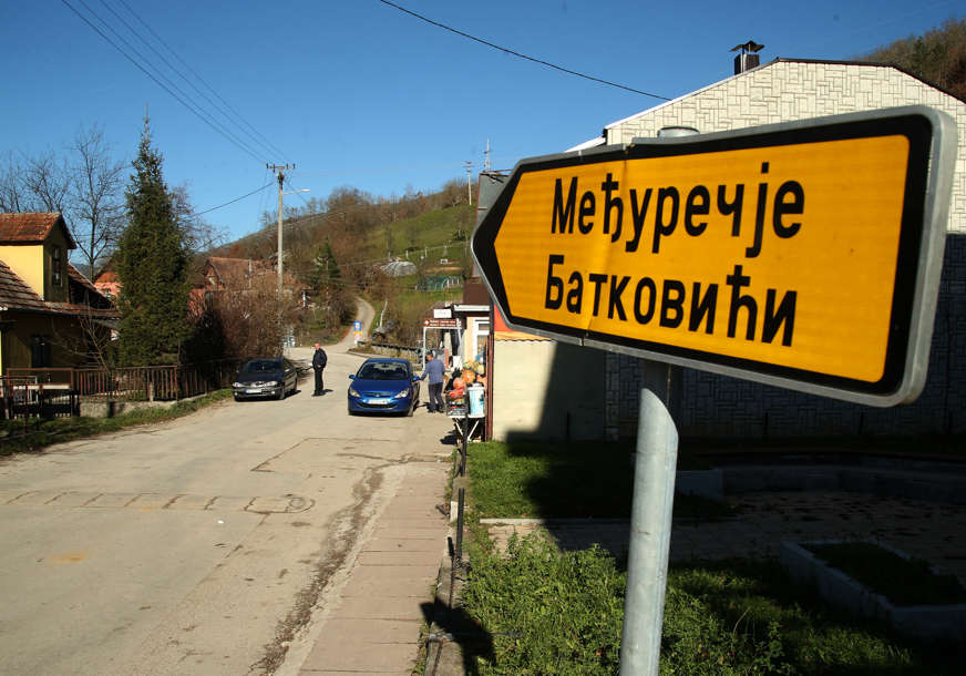 Sto puta dnevno pređu državnu granicu bez pasoša: Međurječje, selo u BiH OPKOLJENO SRBIJOM (FOTO)