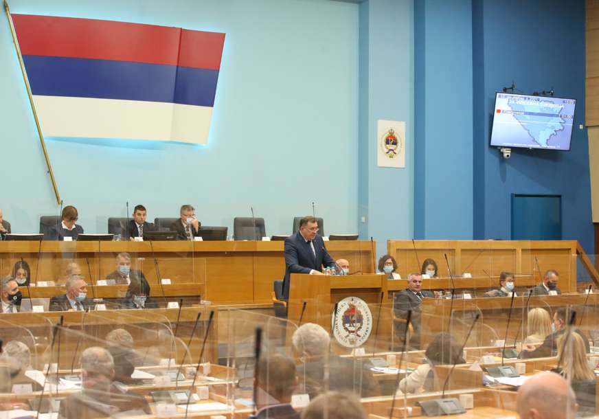 SKUPŠTINA USVOJILA ZAKLJUČKE Prvi korak ka vraćanju nadležnosti na Srpsku, Vlada ima rok pola godine da napiše zakone