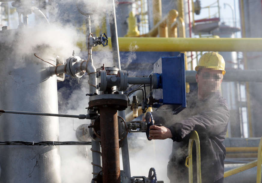 Nafta skočila na 100 dolara za barel: Najnovija prognoza Međunarodne agencije za energetiku