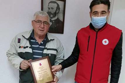 PLEMENITI SRPČANIN Nenad Grbić ima 71 godinu, a darovao je krv 100 puta