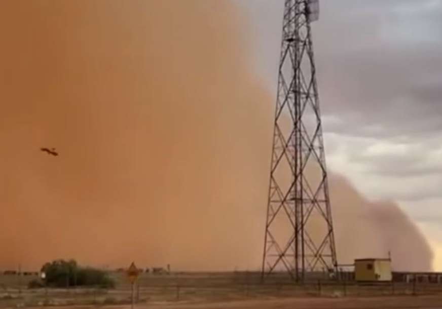 Pokriven narandžastom prašinom: Pješčana oluja blokirala Bagdad