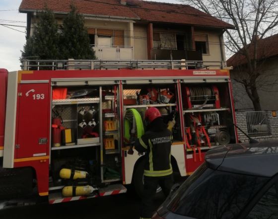 GORE DVA STANA Požar u Novom Sadu gasi pet vatrogasnih vozila
