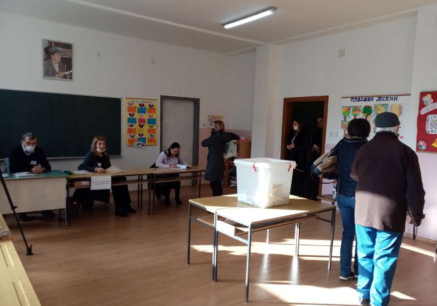 Mala izlaznost na izborima: Pravo glasa do 15 časova iskoristilo 22,57 odsto birača u Prijedoru
