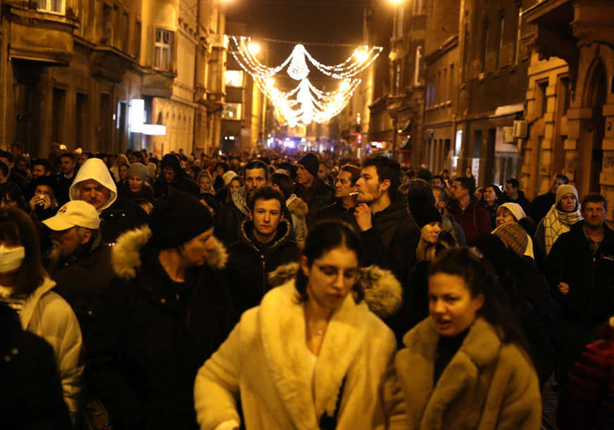PROTEST U ZAGREBU Građani protiv kovid potvrda, čuli se i pozivi za rušenje Vlade