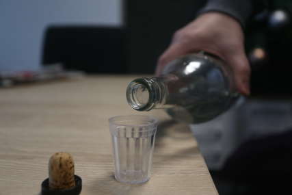 Vlast će da pije "Krajišku ljepoticu": Vlada Srpske naručila 240 flaša Dodikove rakije