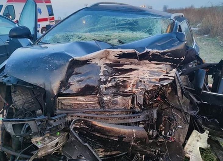 Teška saobraćajna nesreća: Automobili sletjeli u kanal, očevici tvrde da IMA POGINULIH